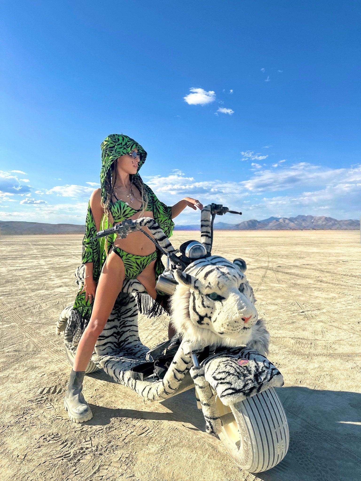 Claws of Eden Hooded Set